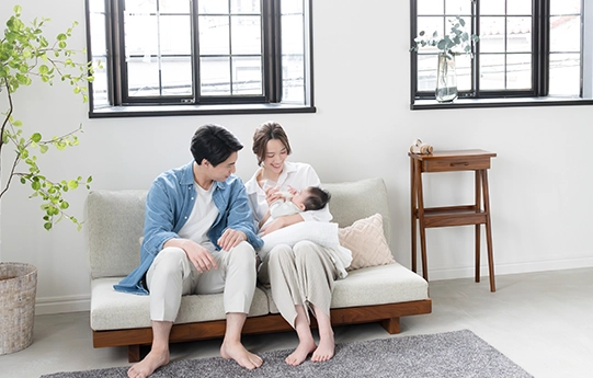 快適な室内で過ごす家族のイメージ